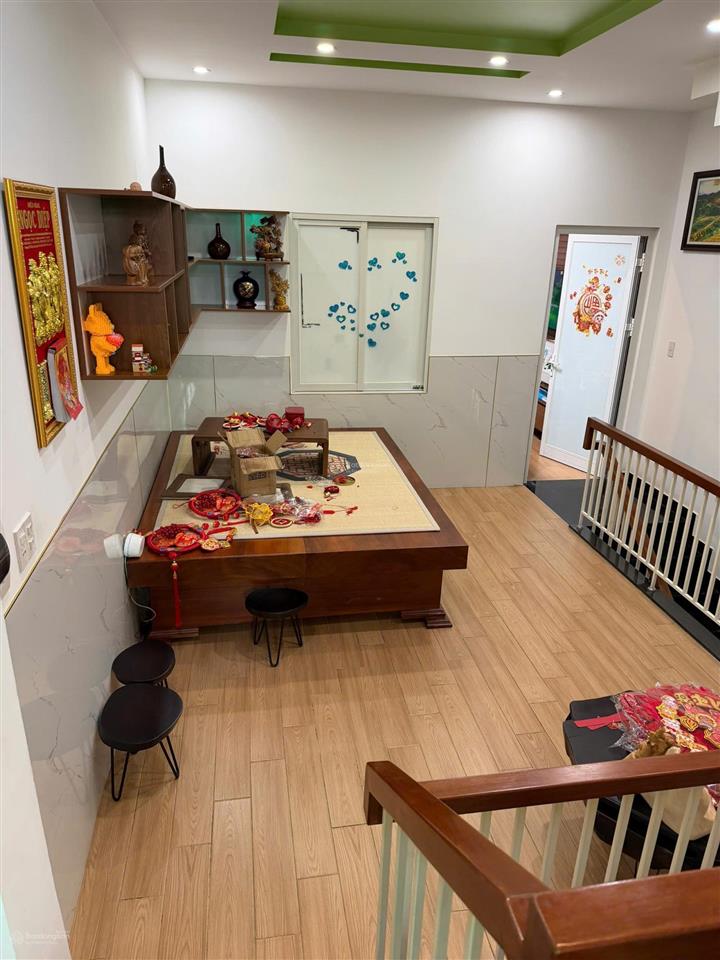 Bán nhà 3 tầng 3 mê mặt tiền thân nhân trung, đối lưng hà huy tập, giá 8,2 tỷ tl