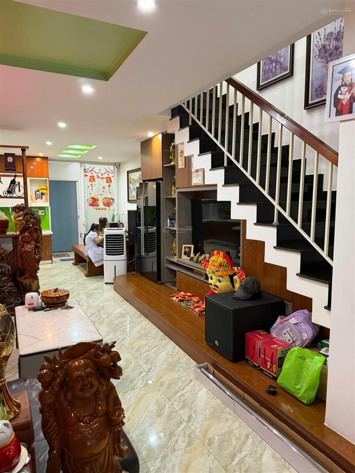 Bán nhà 3 tầng 3 mê mặt tiền thân nhân trung, đối lưng hà huy tập, giá 8,2 tỷ tl