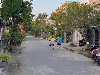 Bán lô đất mặt tiền đường phù đổng  gần chợ hoà xuân, dt 100m2, giá 4 tỷ 350 tl