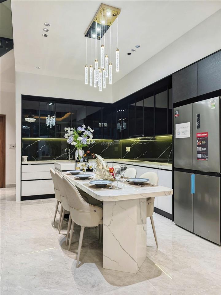 Bán nhà mặt phố 3 tầng full nội thấtđường 5m5 cổ mân mai 3, hòa xuân, đà nẵng