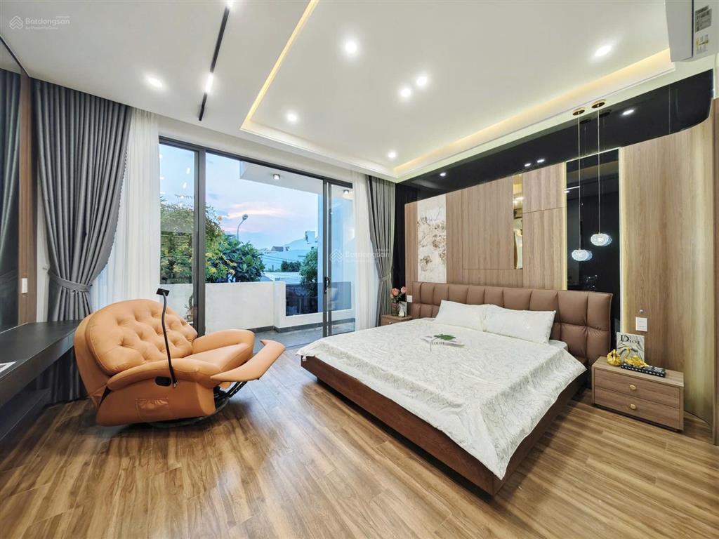 Bán nhà mặt phố 3 tầng full nội thấtđường 5m5 cổ mân mai 3, hòa xuân, đà nẵng