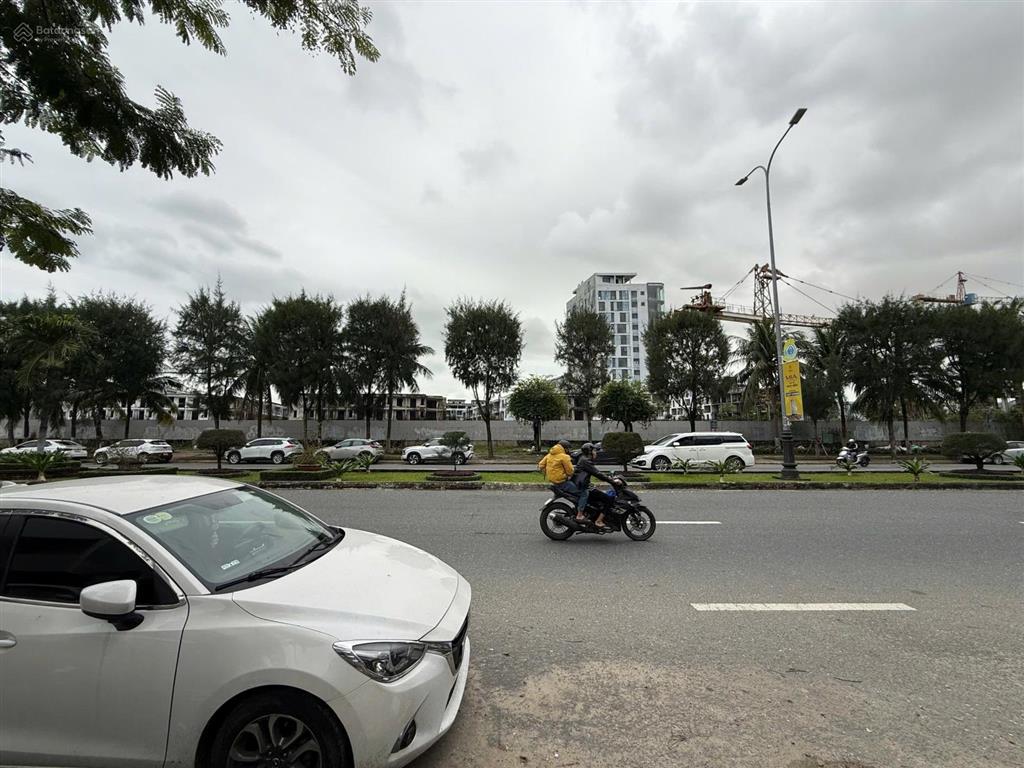 Bán lô đất 2 mặt tiền đường nguyễn tất thành, view biển, gần ông ích khiêm, dt 10x25m, giá 31 tỷ tl