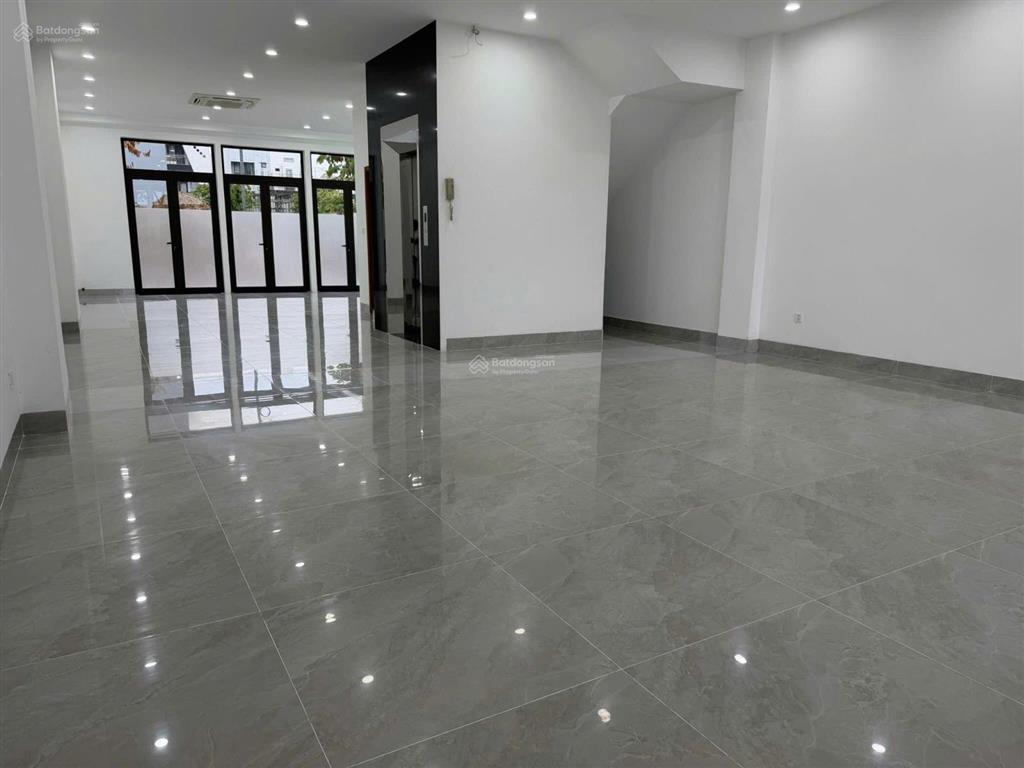 Bán nhà 2 mặt tiền đường hoàng thị loan và hoà phú 21 kẹp góc nguyễn chơn, dt 7x20m, giá 20 tỷ 6 tl
