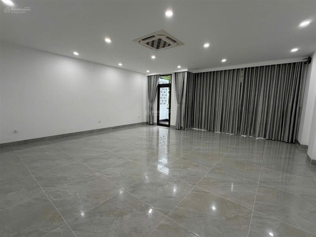 Bán nhà 2 mặt tiền đường hoàng thị loan và hoà phú 21 kẹp góc nguyễn chơn, dt 7x20m, giá 20 tỷ 6 tl