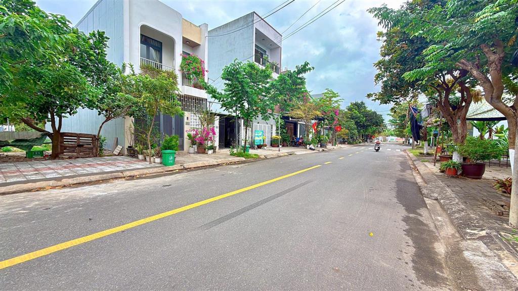 Bán lô góc 2mt đường 7m5 kha vạn cân  nguyễn văn tỵ, p. hòa xuân mới , dt 165m2 , giá 7 tỷ 6 tl