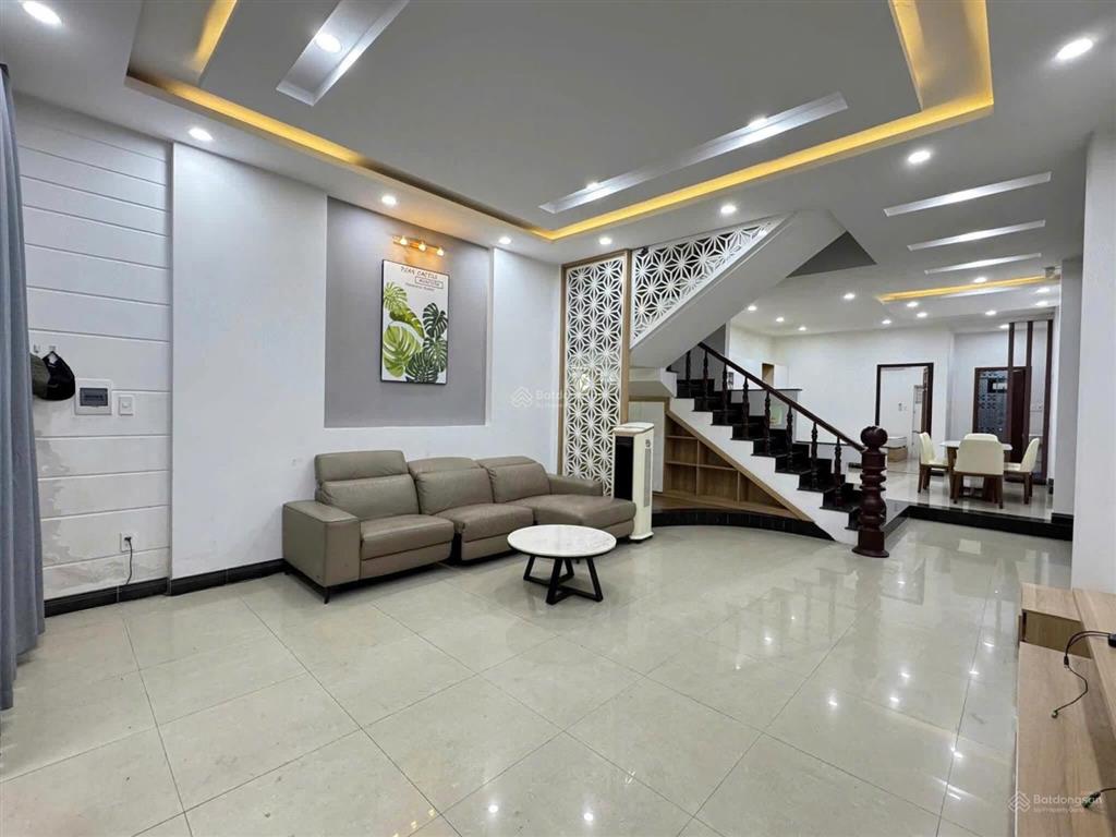 Bán nhà 2 tầng mới mặt tiền đường nguyễn khang  ngay hà huy tập + huỳnh ngọc huệ