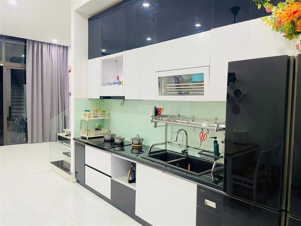 Bán nhà 2 tầng 2 mê mới mặt tiền đường hoàng minh giám, hòa xuân, dt 100m2, giá 5 tỷ 8 tl