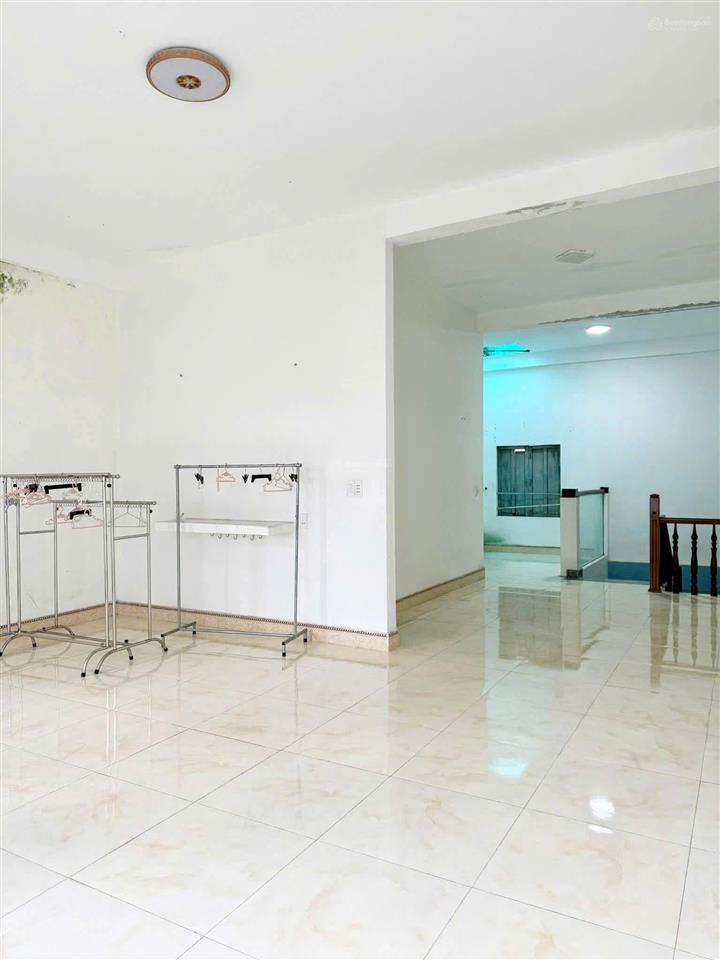 Nhà 2,5 tầng (ngang 6m) mặt tiền đường xuân thiều 16 sát biển liên chiểu, giá 4 tỷ 4 tl