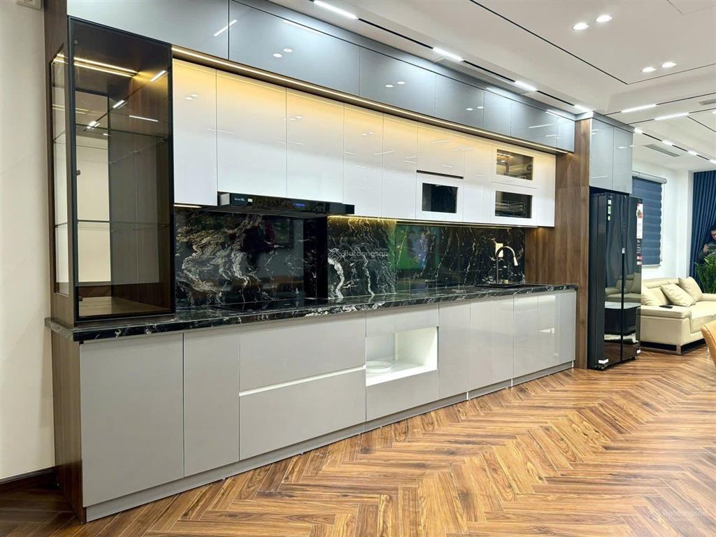 Bán nhà siêu đẹp ngọc lâm dt 62m2, 7 tầng, mt 4.5m, gara, lô góc, thang máy, full nội thất.