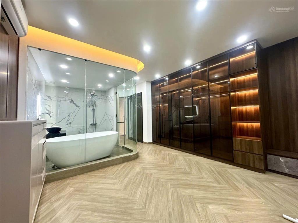 Bán nhà siêu đẹp ngọc lâm dt 62m2, 7 tầng, mt 4.5m, gara, lô góc, thang máy, full nội thất.