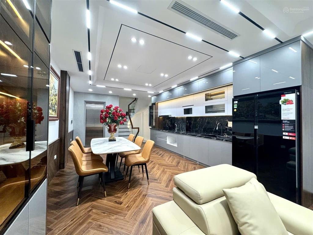 Bán nhà siêu đẹp ngọc lâm dt 62m2, 7 tầng, mt 4.5m, gara, lô góc, thang máy, full nội thất.