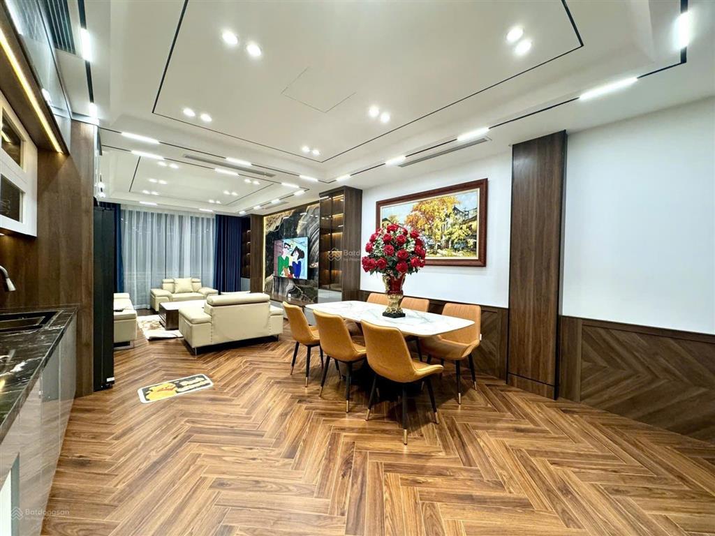 Bán nhà siêu đẹp ngọc lâm dt 62m2, 7 tầng, mt 4.5m, gara, lô góc, thang máy, full nội thất.