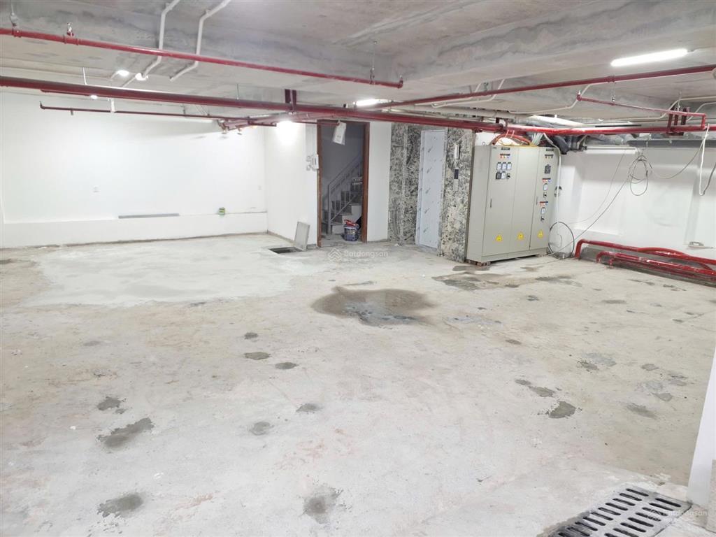 Bán tòa nhà văn phòng tại chu huy mân, phúc đồng dt 120m2, 8 tầng, mt 9.5m, có hầm, thang máy