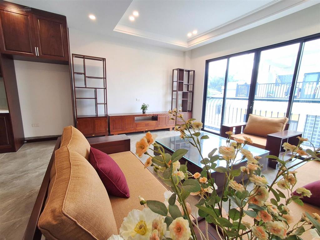 Giảm 4 tỷ bán nhà lâm hạ long biên dt 70m2, 7 tầng, mt 5m, garra 2 ô tô, thang máy, kinh doanh.