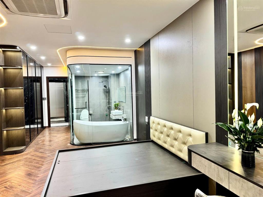 Bán siêu phẩm phố trạm, long biên. dt 55m², 7 tầng, mt 4.1m, thang máy, kinh doanh, ô tô tránh.