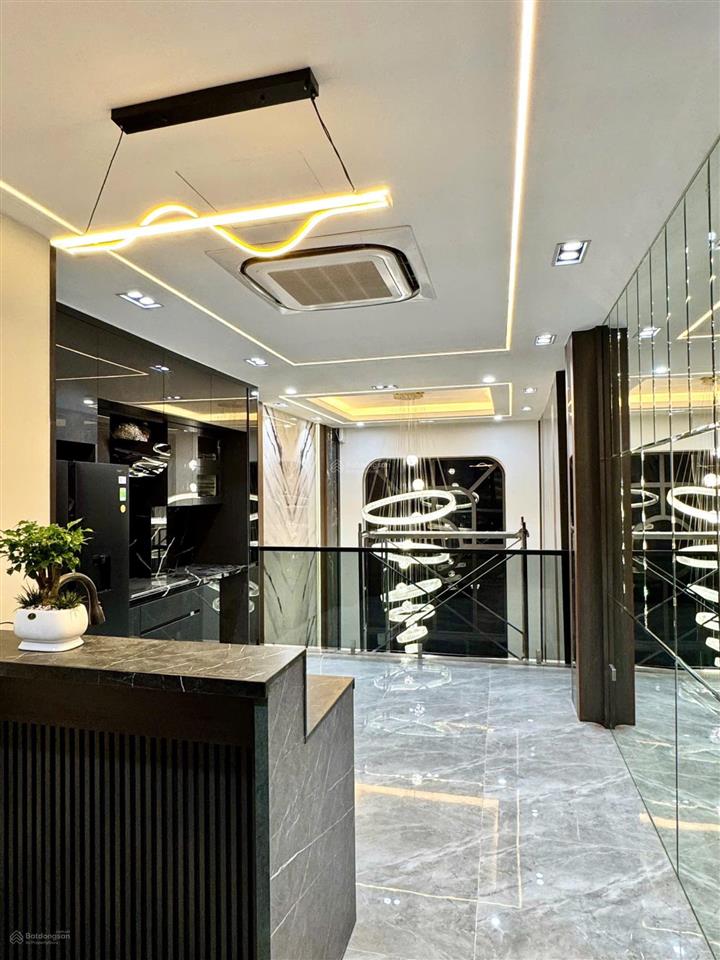 Bán siêu phẩm phố trạm, long biên. dt 55m², 7 tầng, mt 4.1m, thang máy, kinh doanh, ô tô tránh.
