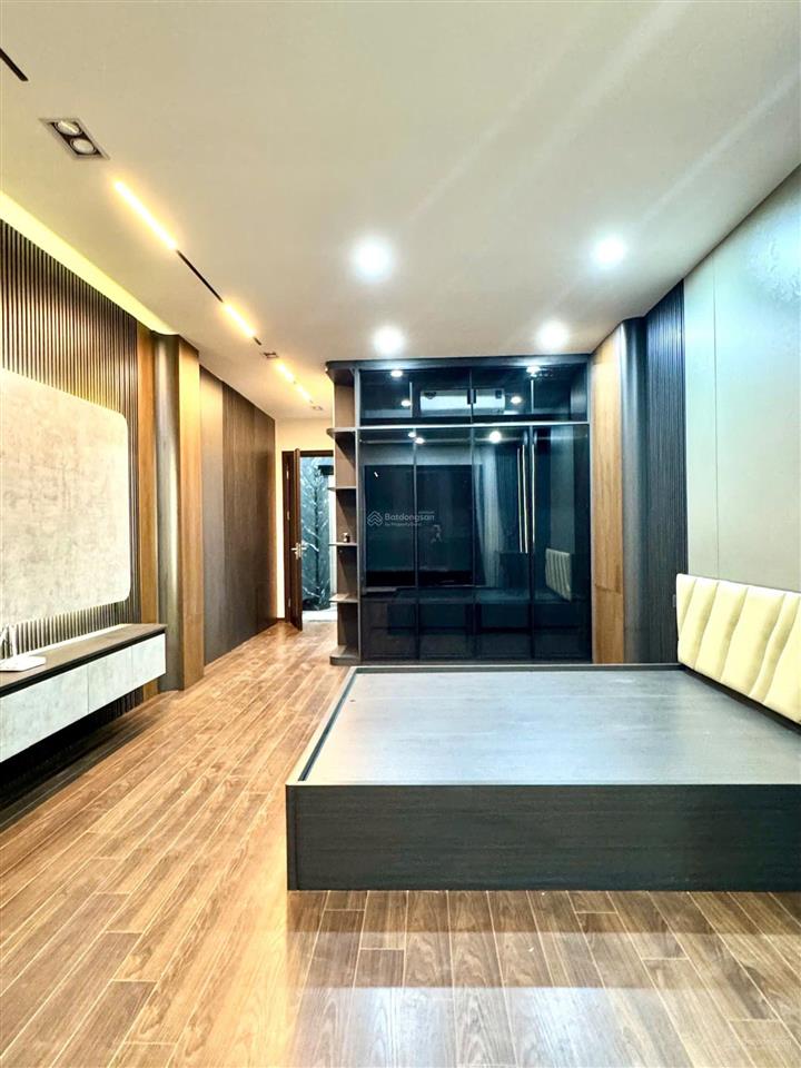 Bán siêu phẩm phố trạm, long biên. dt 55m², 7 tầng, mt 4.1m, thang máy, kinh doanh, ô tô tránh.