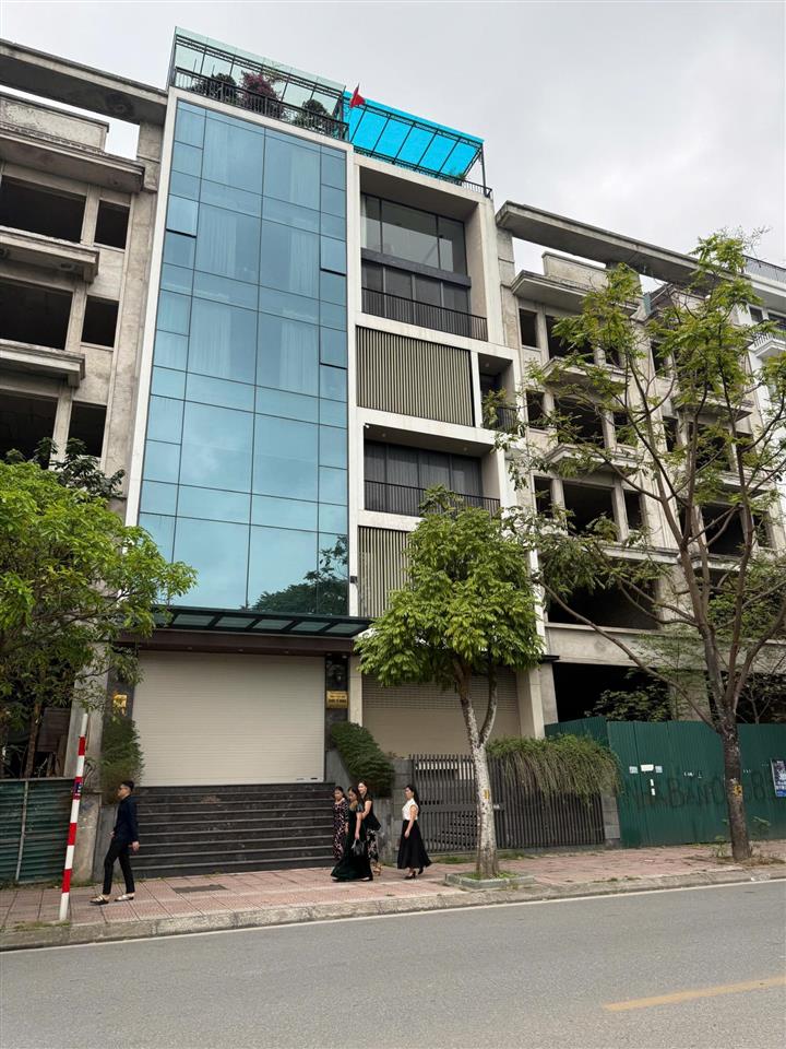 Chính chủ bán nhà phố lâm hạ  long biên dt 100m2, mt 7.3m, 7 tầng, vỉa hè  thang máy, kinh doanh