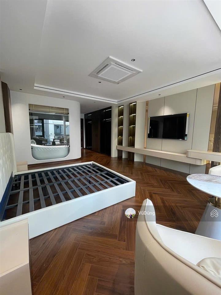 Giảm chào 3 tỷ bán nhanh căn nhà khu phân lô quân đội tư đình. dt 68m², 8 tầng, mt 5m, garra.