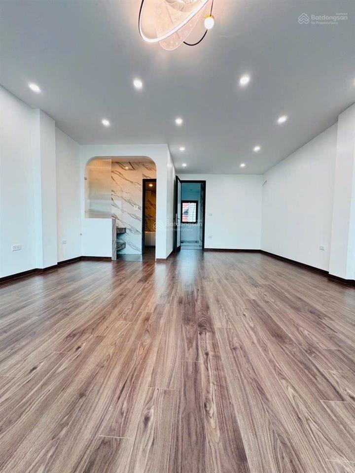 Nhà đẹp ở ngay phố sài đồng long biên dt 55m2, 7 tầng, mt 4.5m, ô tô tránh. thang máy, ở ngay.