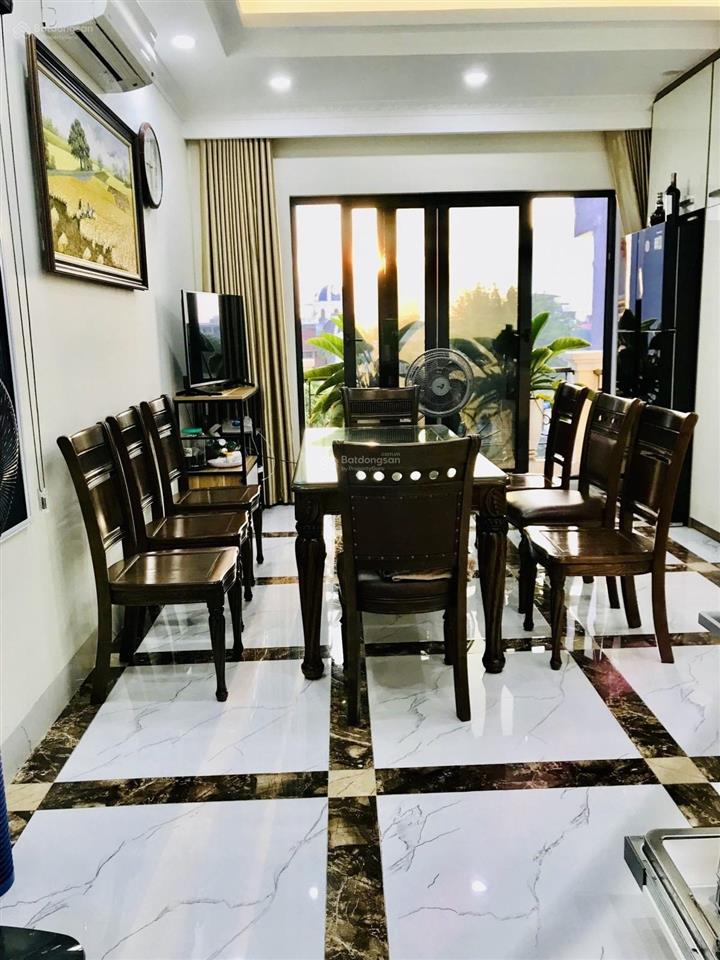 Chính chủ gửi bán căn nhà phố bồ đề long biên dt 89m2, 7 tầng, thang máy, vỉa hè, view hồ thoáng.