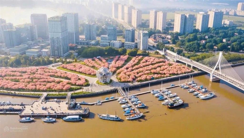 Chính chủ gửi bán căn nhà phố bồ đề long biên dt 89m2, 7 tầng, thang máy, vỉa hè, view hồ thoáng.