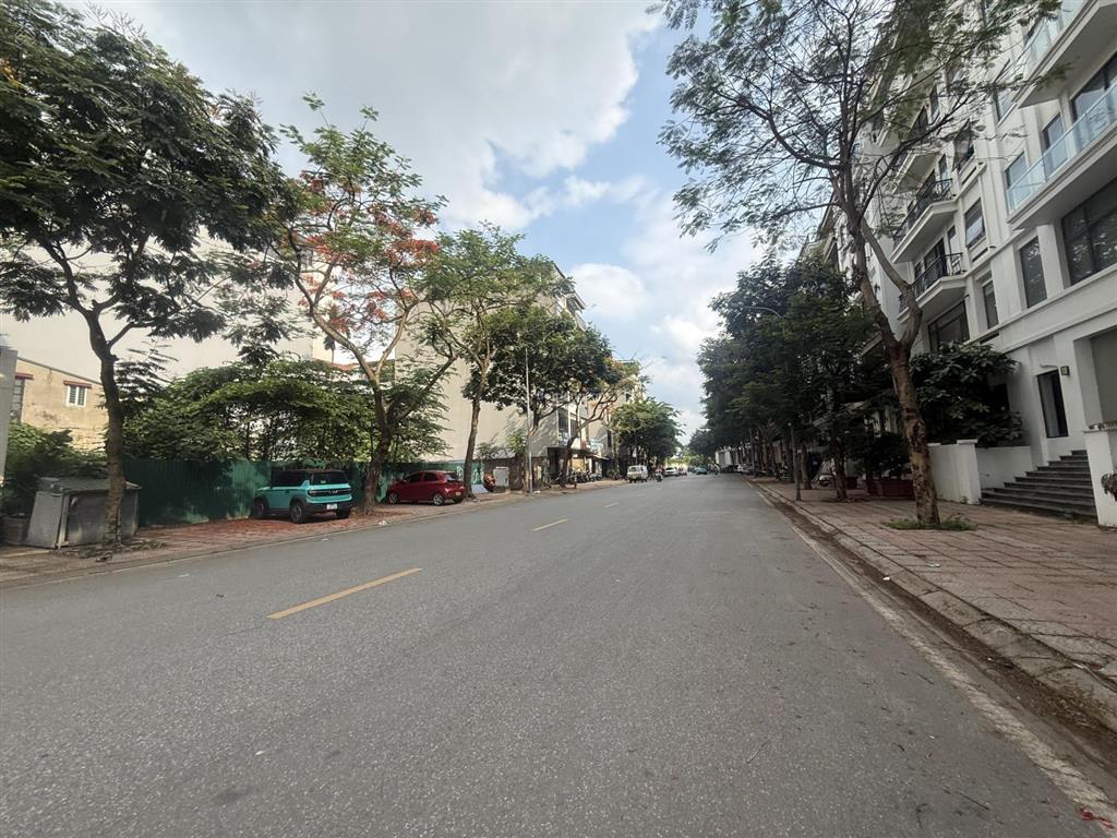 Hàng cực hiếm khu lk minh nhựa, 2 mặt thoáng vỉa hè ô tô tránh. dt 120m2, 6 tầng, mt 8m , 1 hầm.
