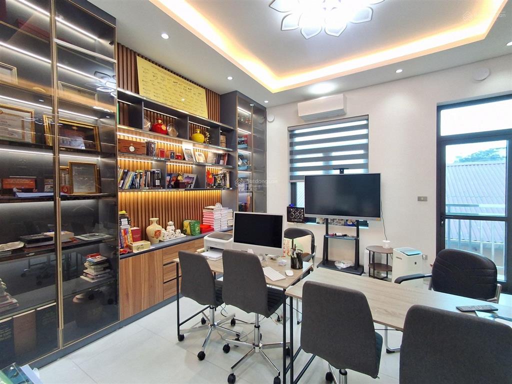 Hàng hiếm nguyễn văn cừ hoàng như tiếp dt 101m2, 7 tầng, mt 5.2m, thang máy, kinh doanh.