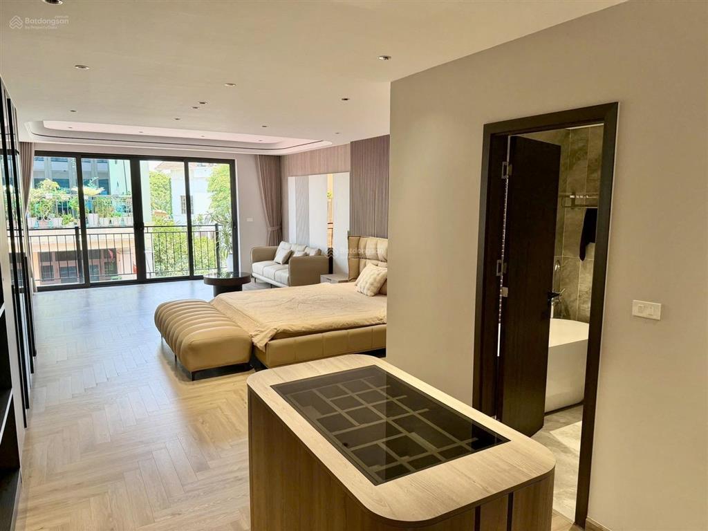 Bán siêu phẩm nhà bồ đề, dt 85m2, 8 t, mt 5.5m, garra 4 ô tô, kinh doanh, full nội thất, thang máy.
