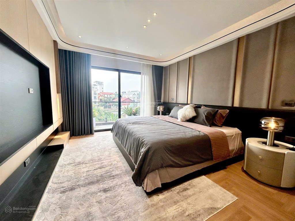 Bán nhà riêng cự khối, thạch bàn, dt 66m2, 7 tầng, gara ô tô, thang máy, kinh doanh, view hồ.