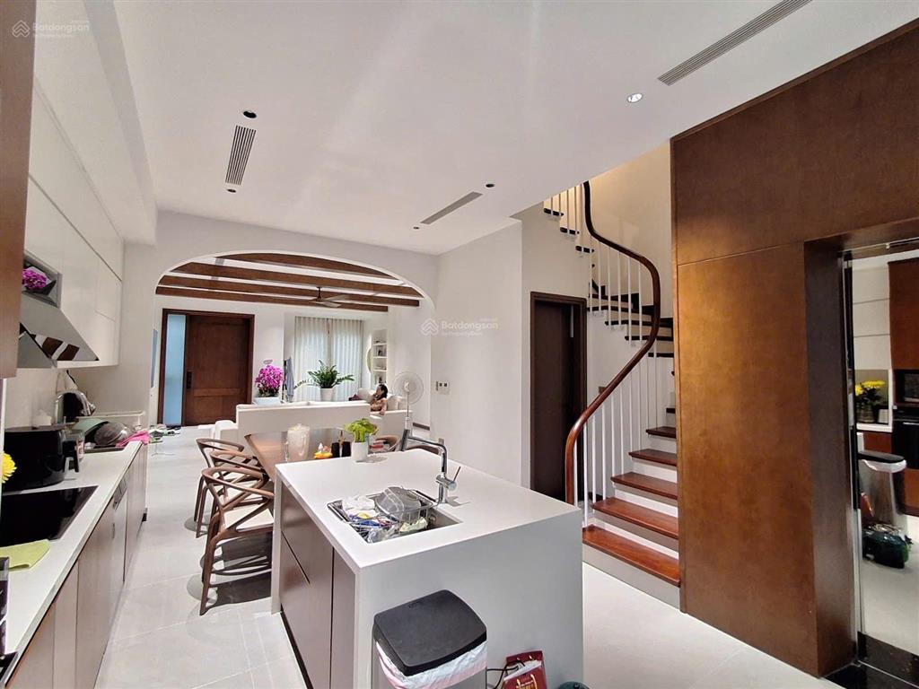 Giảm 5 tỷ bán biệt thự việt hưng, long biên. dt 120m2, 6 tầng, mt 6.5m, thang máy, 2 thoáng, vỉa hè