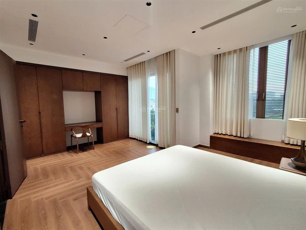 Giảm 5 tỷ bán biệt thự việt hưng, long biên. dt 120m2, 6 tầng, mt 6.5m, thang máy, 2 thoáng, vỉa hè