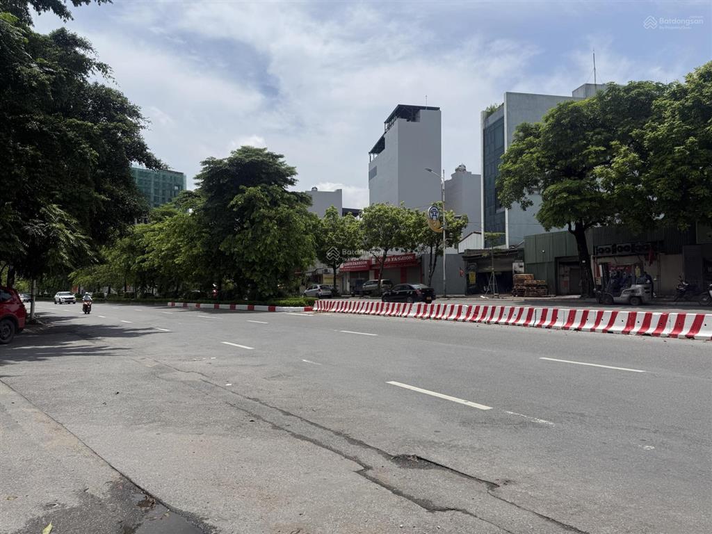 Bán nhà đẹp ở ngay tại tư đình, long biên dt 92m2, mặt tiền 6.5m, ô tô tránh, đầu tư, kinh doanh.