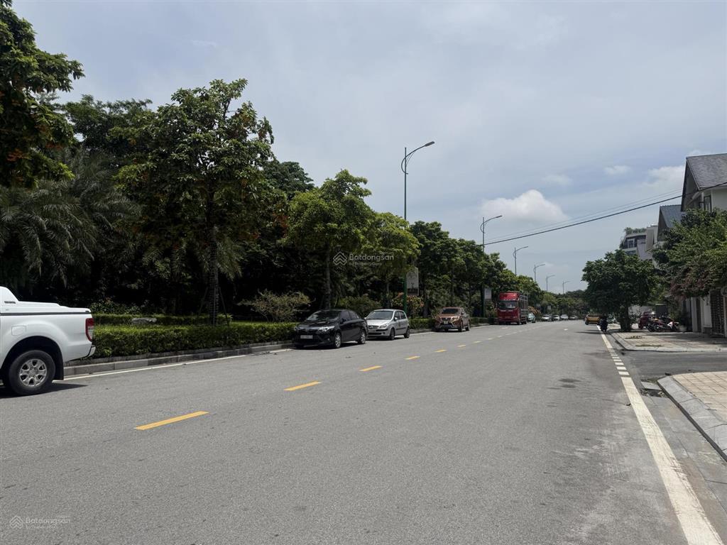 Bán nhà đẹp ở ngay tại tư đình, long biên dt 92m2, mặt tiền 6.5m, ô tô tránh, đầu tư, kinh doanh.