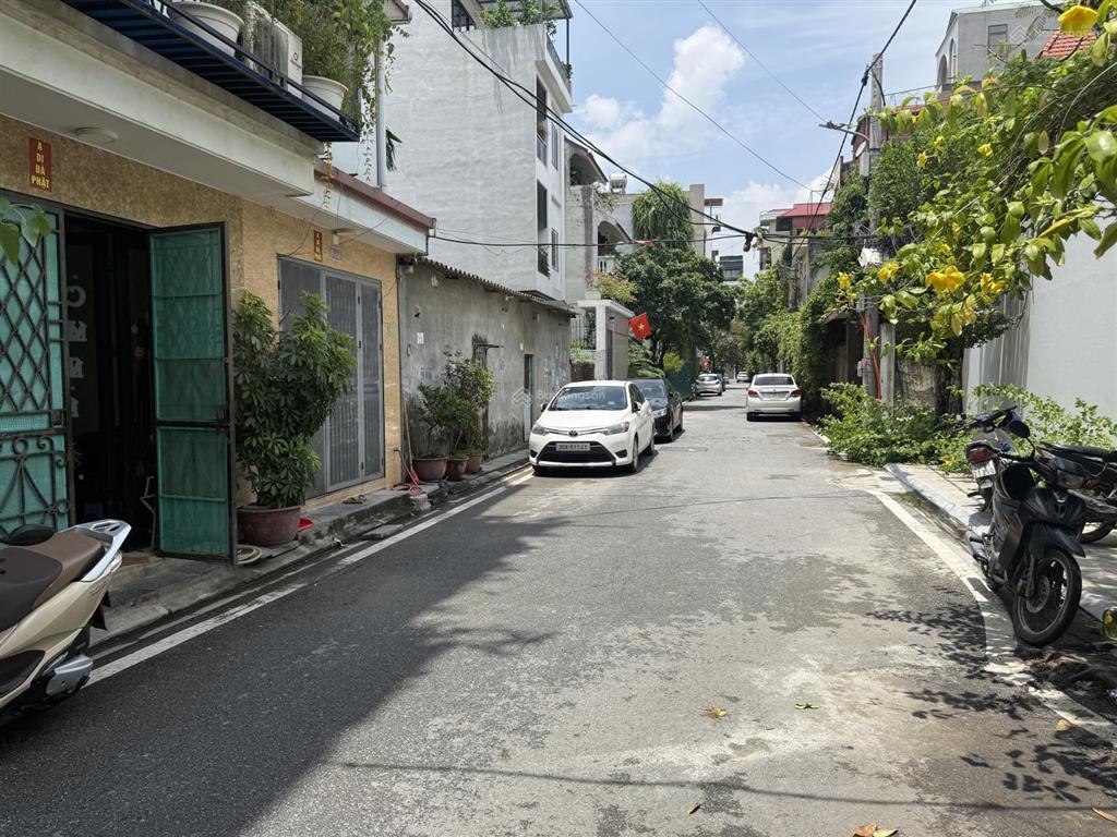 Bán nhà đẹp ở ngay tại tư đình, long biên dt 92m2, mặt tiền 6.5m, ô tô tránh, đầu tư, kinh doanh.