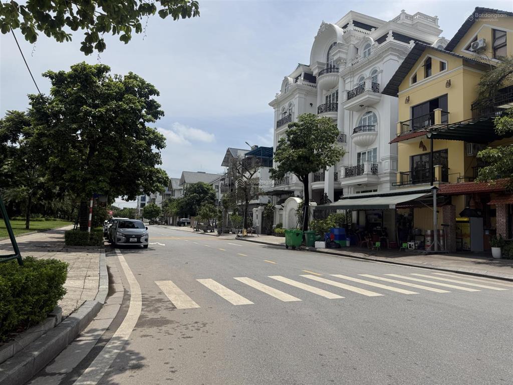 Bán nhà đẹp ở ngay tại tư đình, long biên dt 92m2, mặt tiền 6.5m, ô tô tránh, đầu tư, kinh doanh.