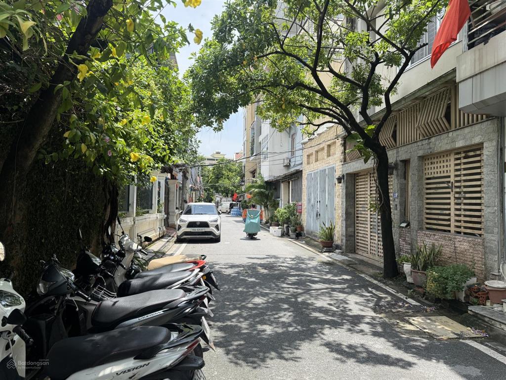 Bán nhà đẹp ở ngay tại tư đình, long biên dt 92m2, mặt tiền 6.5m, ô tô tránh, đầu tư, kinh doanh.