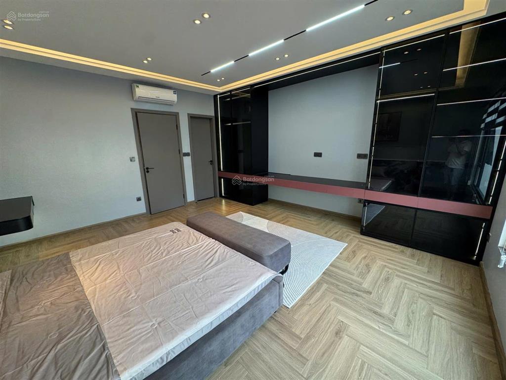 Bán nhà đẹp ở ngay tại ngô gia tự, việt hưng dt 110m2, 7 tầng, mặt tiền 5.2m, garra, thang máy.