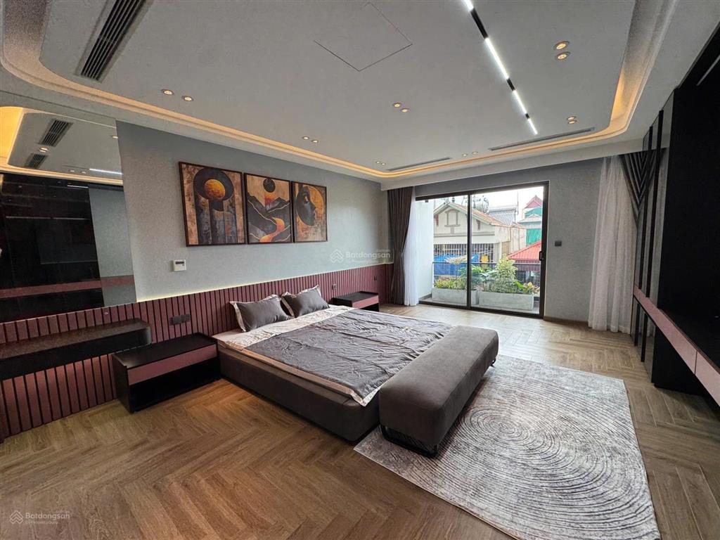 Bán nhà đẹp ở ngay tại ngô gia tự, việt hưng dt 110m2, 7 tầng, mặt tiền 5.2m, garra, thang máy.