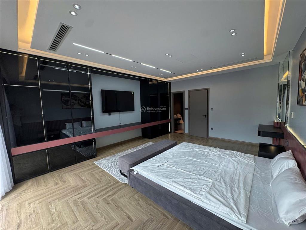 Bán nhà đẹp ở ngay tại ngô gia tự, việt hưng dt 110m2, 7 tầng, mặt tiền 5.2m, garra, thang máy.
