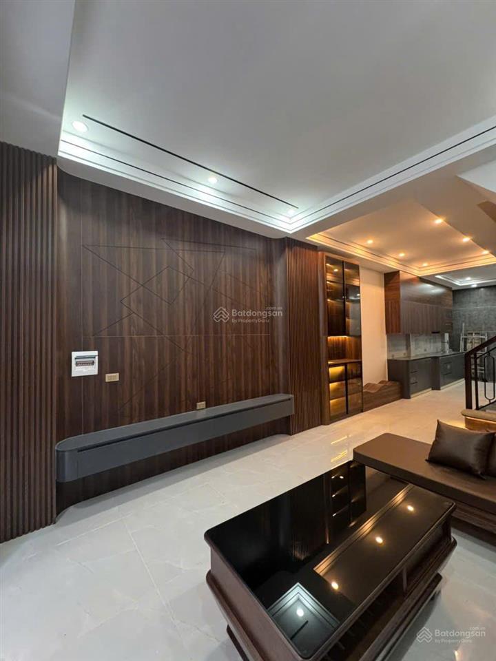Bán nhà đẹp ở ngay tại thạch bàn, long biên dt 50m2, 6 tầng, thang máy, đầy đủ nội thất, hơn 9 tỷ