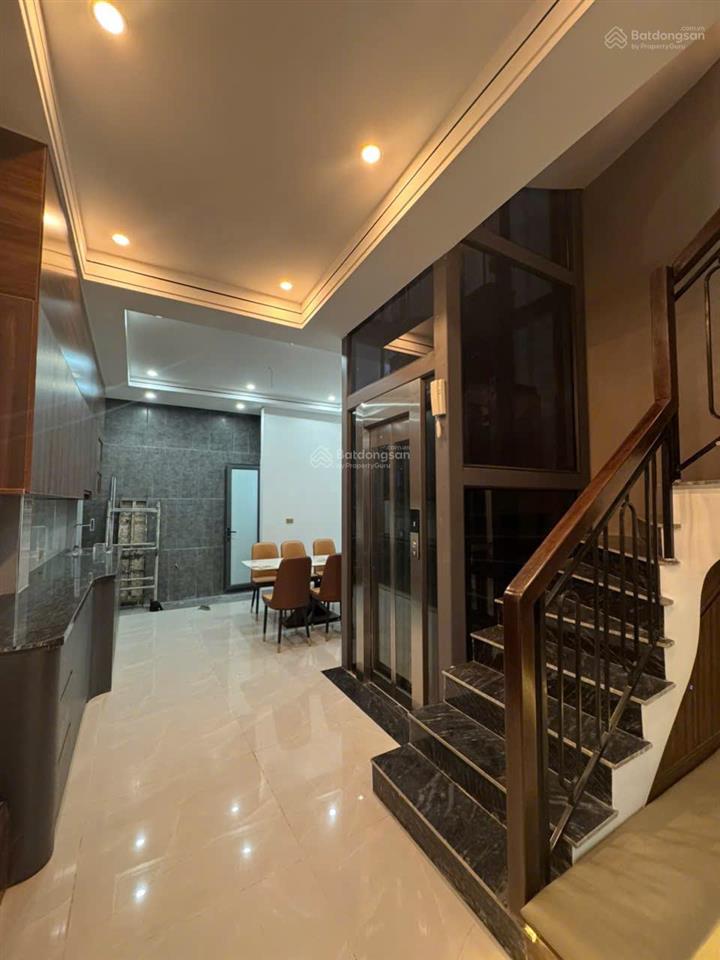 Bán nhà đẹp ở ngay tại thạch bàn, long biên dt 50m2, 6 tầng, thang máy, đầy đủ nội thất, hơn 9 tỷ