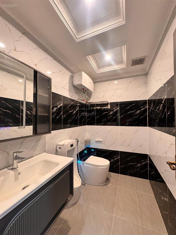 Bán siêu phẩm mặt phố hoa lâm, việt hưng dt 98m2, 8 tầng, mặt phố kinh doanh, đầy đủ nội thất.
