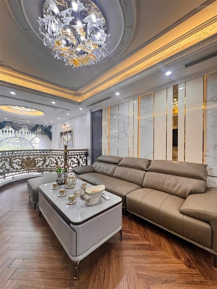 Bán siêu phẩm mặt phố hoa lâm, việt hưng dt 98m2, 8 tầng, mặt phố kinh doanh, đầy đủ nội thất.