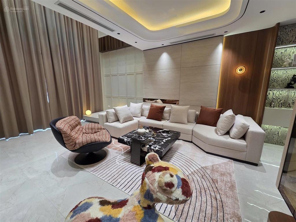 Bán nhà riêng tại sài đồng, long biên dt 70m2, mt 5.5m, 7 tầng, thang máy, lô góc, ô tô tránh.