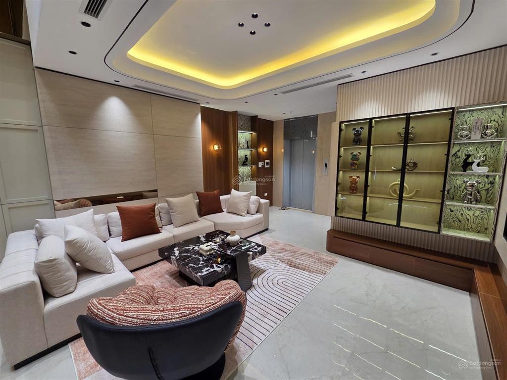 Bán nhà riêng tại sài đồng, long biên dt 70m2, mt 5.5m, 7 tầng, thang máy, lô góc, ô tô tránh.