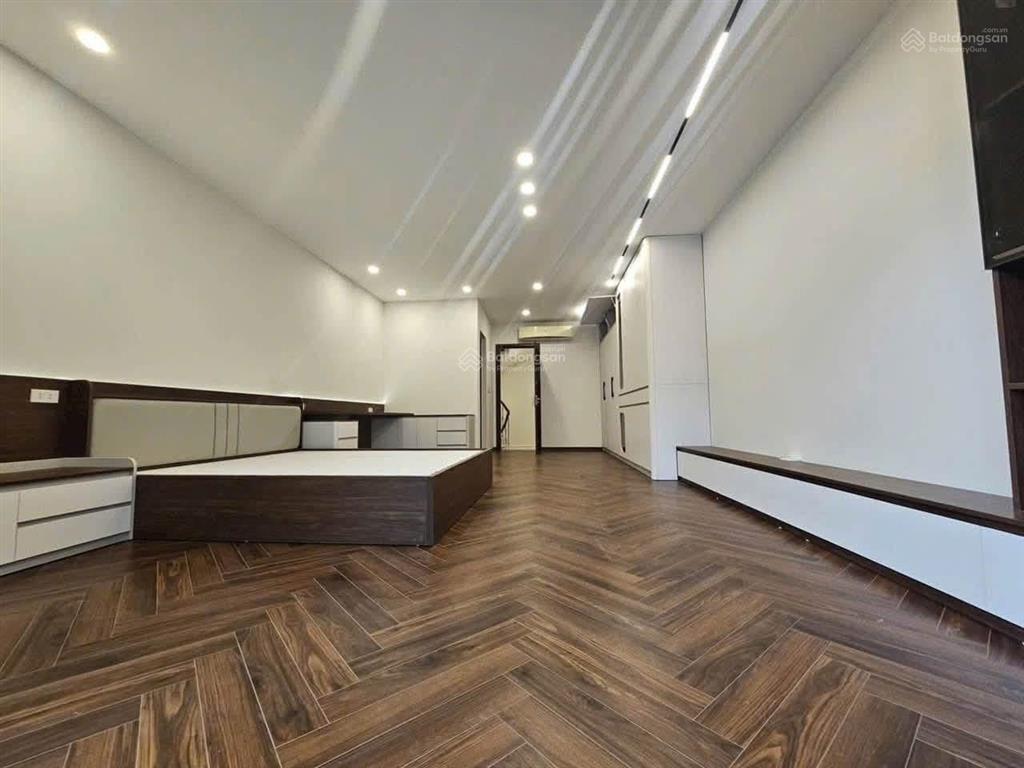 Bán nhà đẹp tđc thạch bàn, long biên dt 58m2, 7 tầng, mặt tiền 4.8m, thang máy, vỉa hè 5m, view hồ