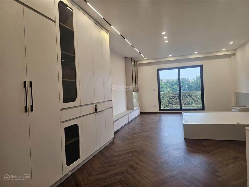 Bán nhà đẹp tđc thạch bàn, long biên dt 58m2, 7 tầng, mặt tiền 4.8m, thang máy, vỉa hè 5m, view hồ