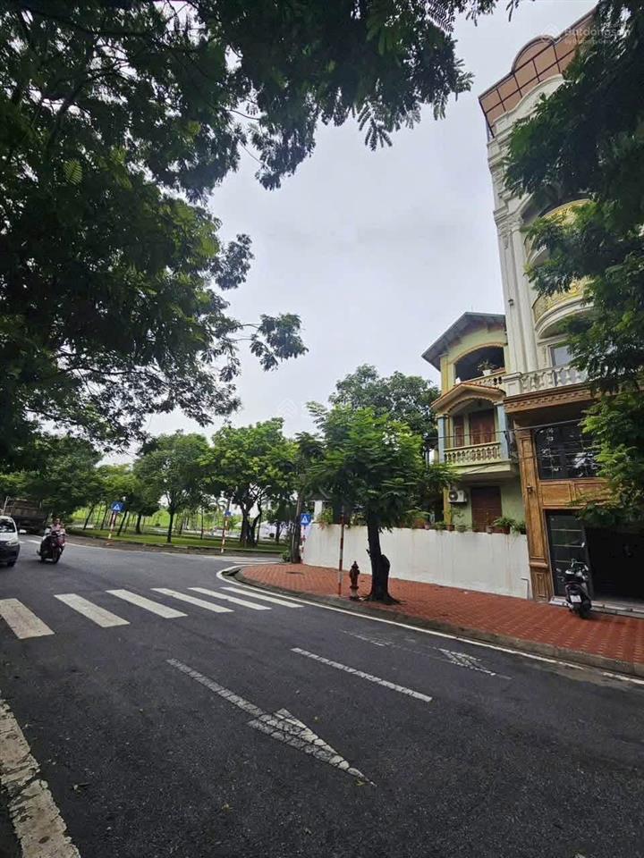 Bán nhà đẹp tđc thạch bàn, long biên dt 58m2, 7 tầng, mặt tiền 4.8m, thang máy, vỉa hè 5m, view hồ