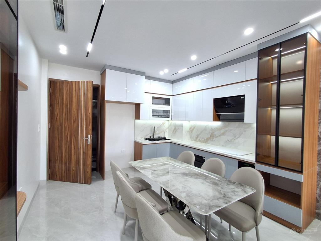 Bán nhà mặt phố hoa lâm, việt hưng dt 58m2, 7 tầng, mt 4.2m, vỉa hè, kinh doanh, thang máy.